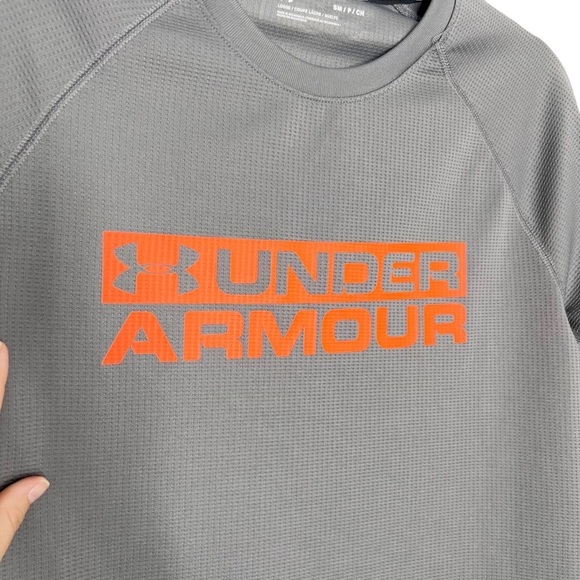Under Armour Loose Fit Gray Long Sleeve Orange Logo Shirt - Picture 7 of 12